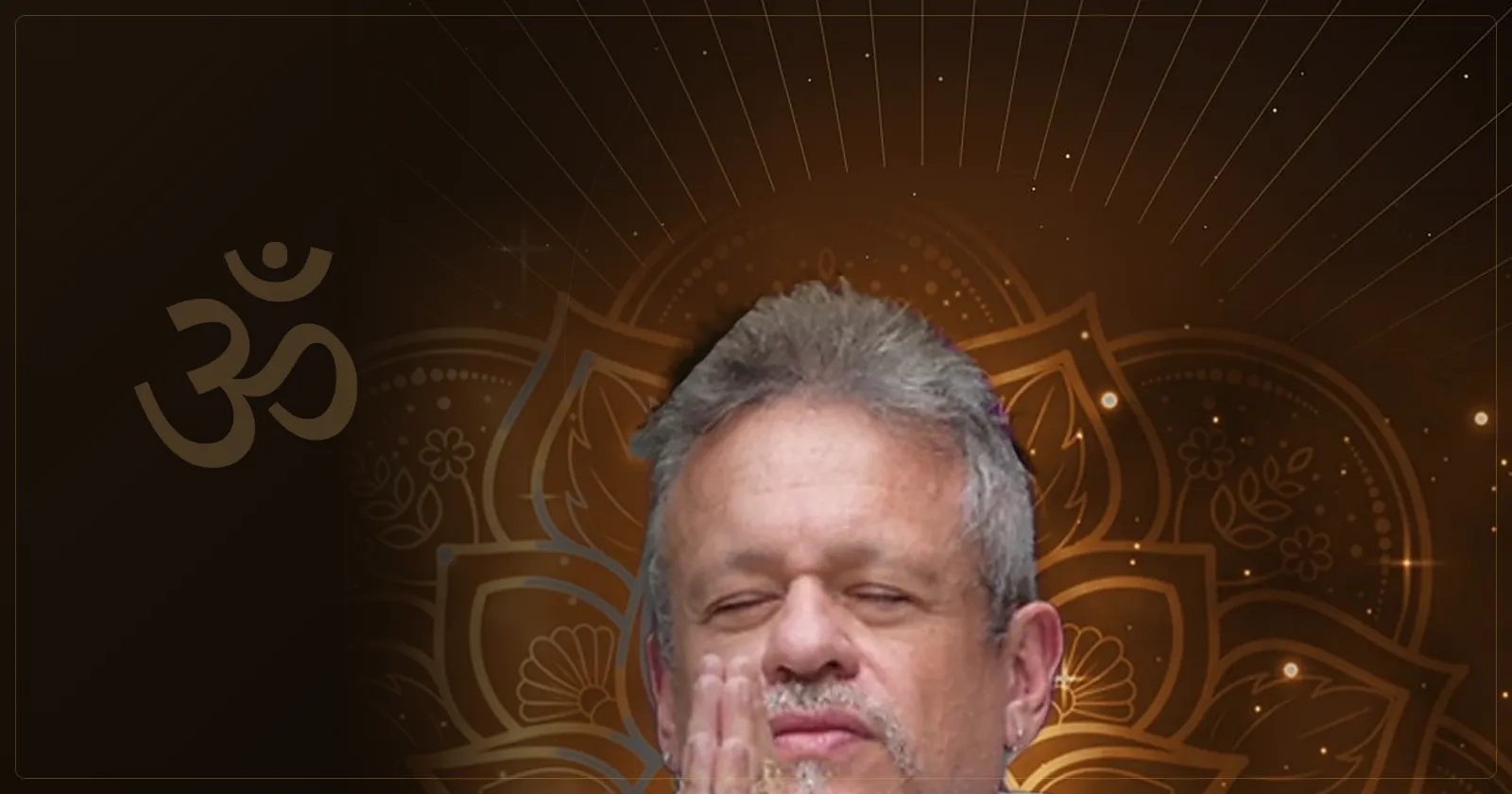 Otávio Leal (Dhyan Prem), professor de meditação, em prece diante de uma mandala dourada
