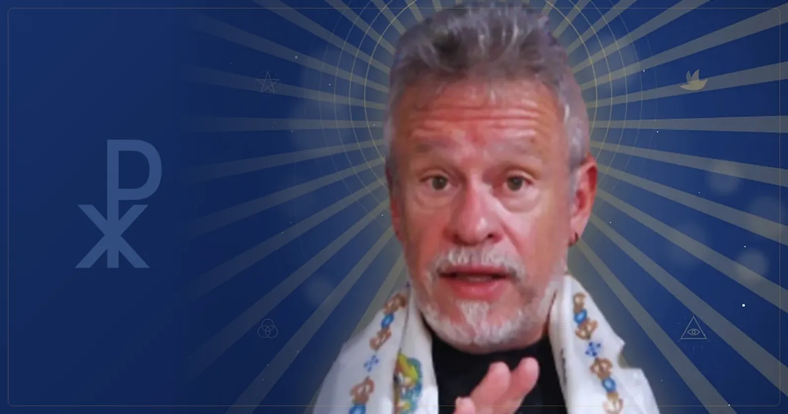 Otávio Leal (Dhyan Prem) com estola sobre os ombros e a mão erguida em gesto de bênção, diante de raios de luz azul