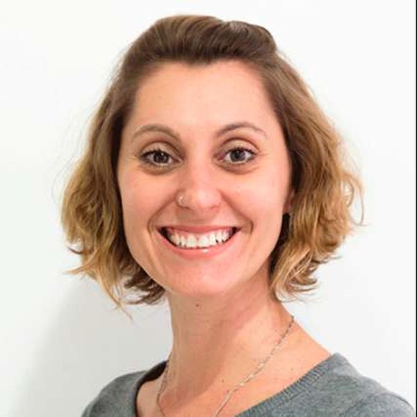 Larissa Ananda, especialista em gemas e cristais e Mestra de Reiki