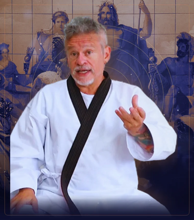 Otávio Leal (Dhyan Prem) ensinando, diante de um labirinto e de uma mandala em cobre