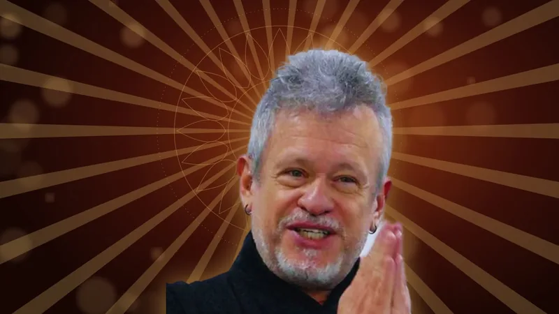 Otávio Leal (Dhyan Prem) ensinando xamanismo, benzimento e mantras na Formação Terapeuta Quântico